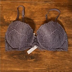 Victoria secret Elegant Lace Underwire Bra in lavendar